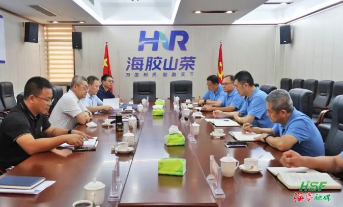 艾轶伦在海南橡胶山荣分公司座谈。。。。